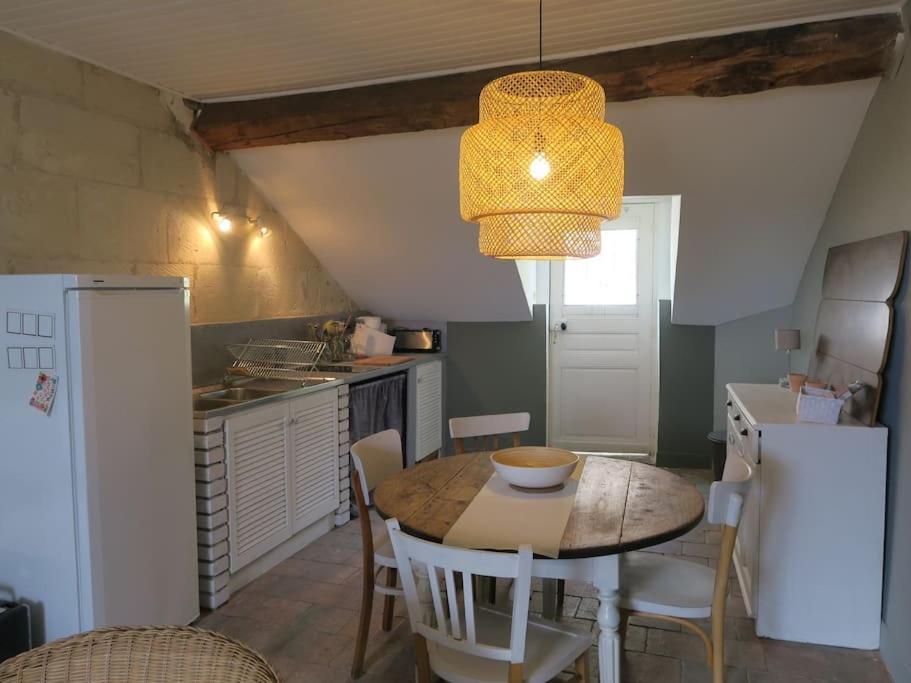 Appartement Des Hirondelles , Au Pied Du Chateau Chinon Exterior foto